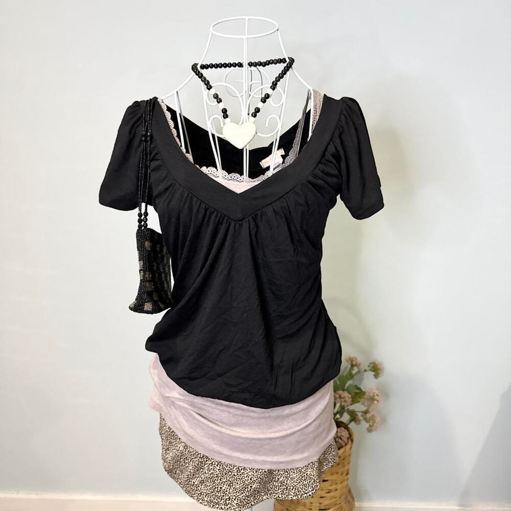 NWT- Cute vintage y2k black v neck fitted blouse top